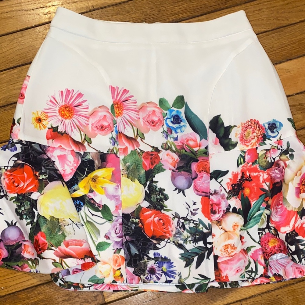 Gianni Bini White Floral A-Line Skirt